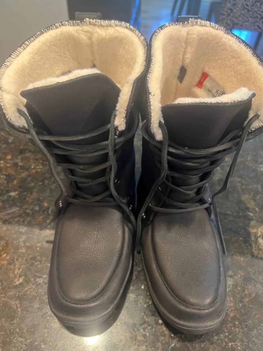 Manitobah Waterproof Tundra Mukluk size 9 women’s